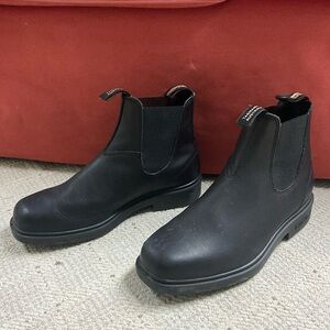 Women’s dress blundstones